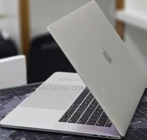 New Laptop Apple MacBook Pro 2017 16GB Intel Core i7 SSD 512GB