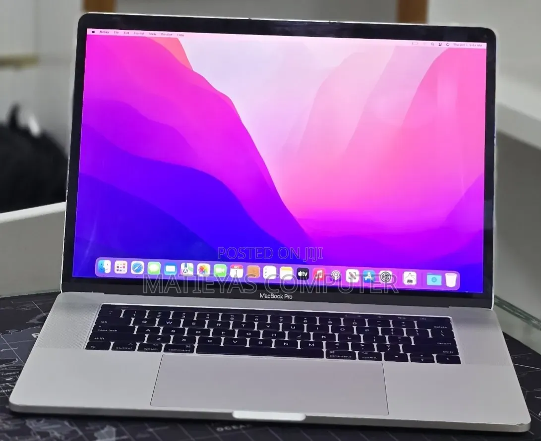 New Laptop Apple MacBook Pro 2017 16GB Intel Core i7 SSD 512GB
