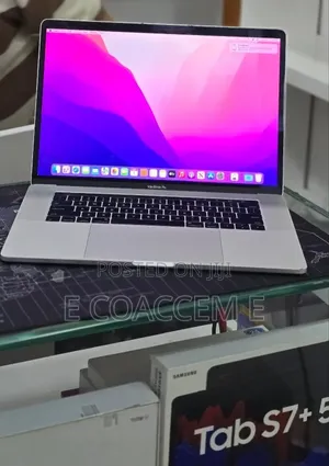 New Laptop Apple MacBook 16GB Intel Core i7 SSD 512GB
