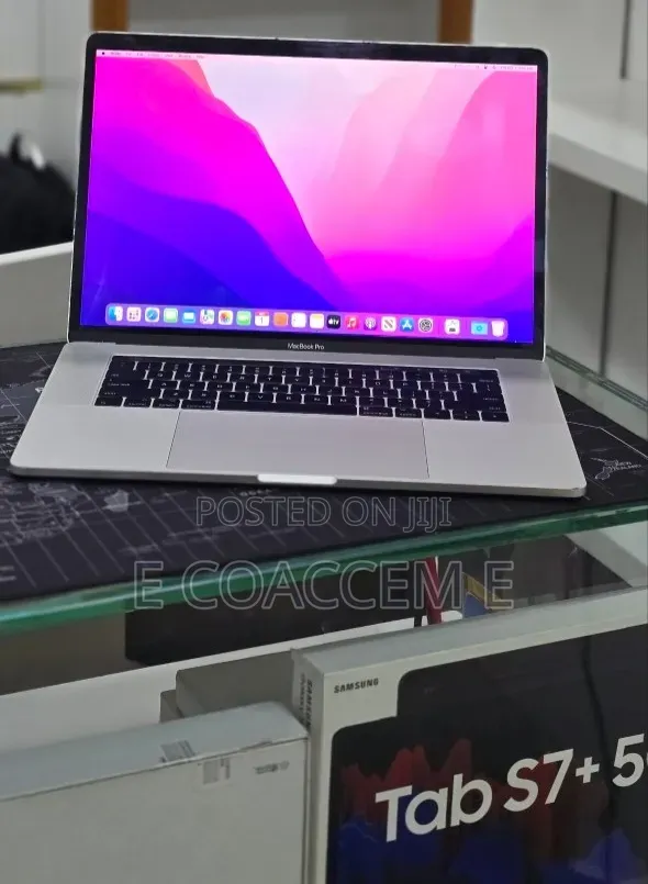 New Laptop Apple MacBook 16GB Intel Core i7 SSD 512GB