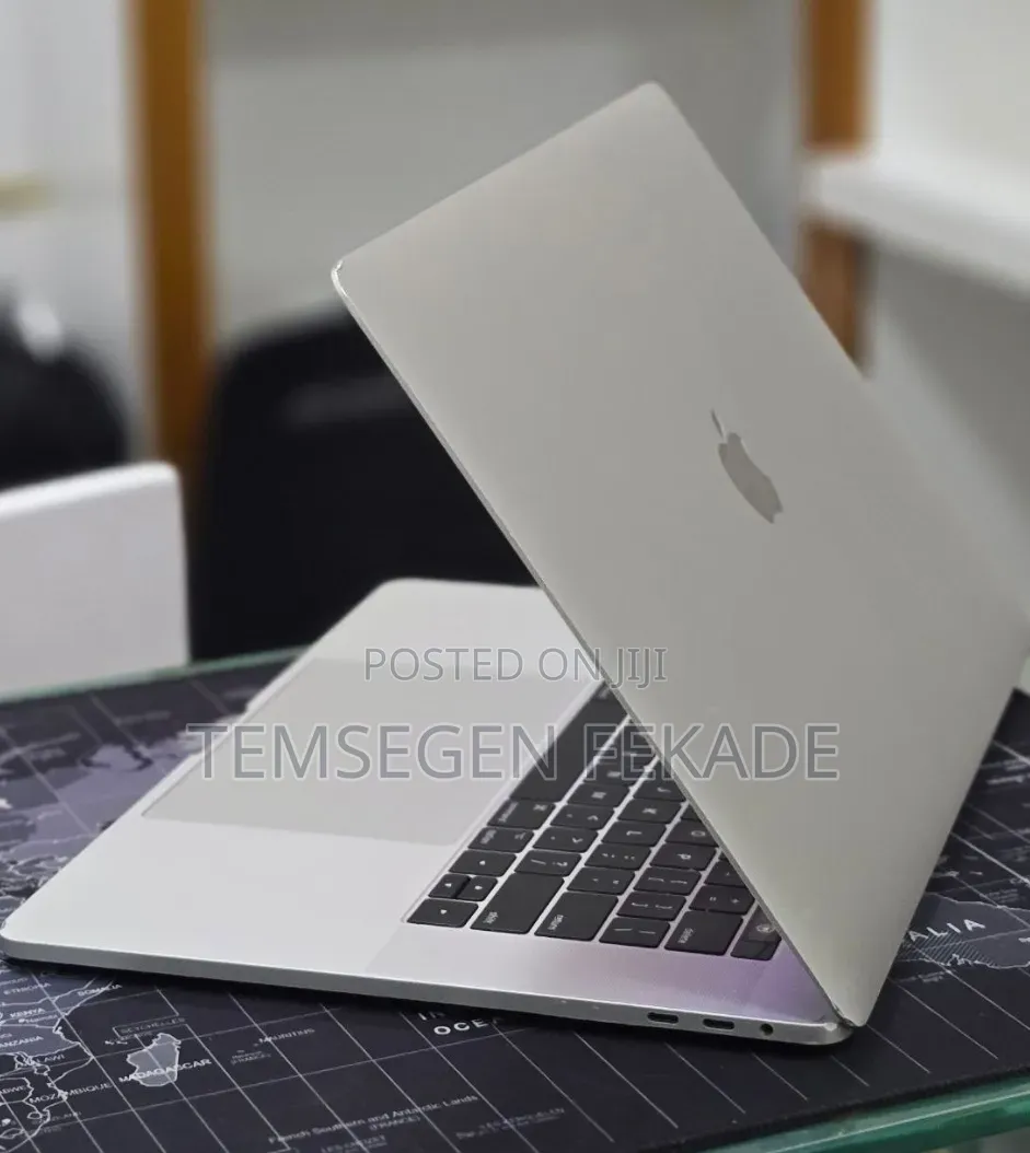 New Laptop Apple MacBook Pro 2017 16GB Intel Core i7 SSD 512GB
