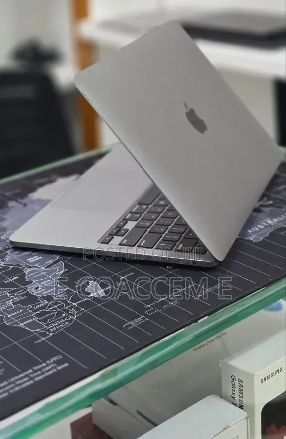 New Laptop Apple MacBook 8GB SSD 512GB
