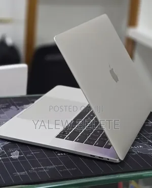 New Laptop Apple MacBook Pro 2017 16GB Intel Core i7 SSD 512GB