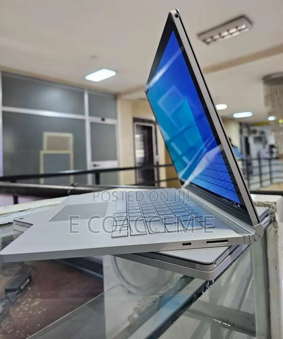 New Laptop Microsoft Surface 16GB Intel Core i7 SSD 256GB