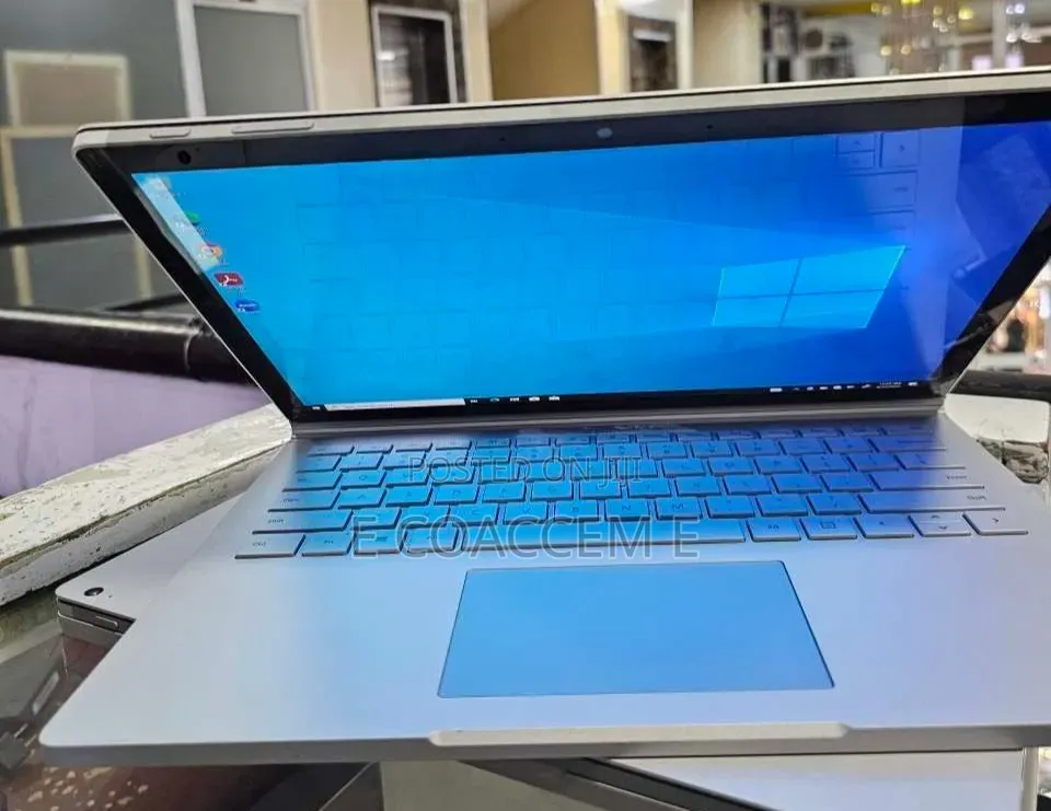 New Laptop Microsoft Surface 16GB Intel Core i7 SSD 256GB