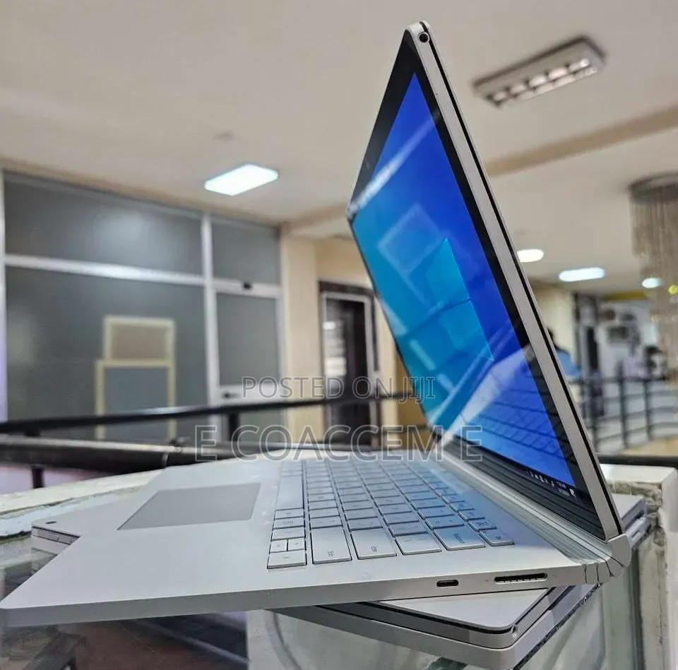 New Laptop Microsoft Surface 16GB Intel Core i7 SSD 256GB