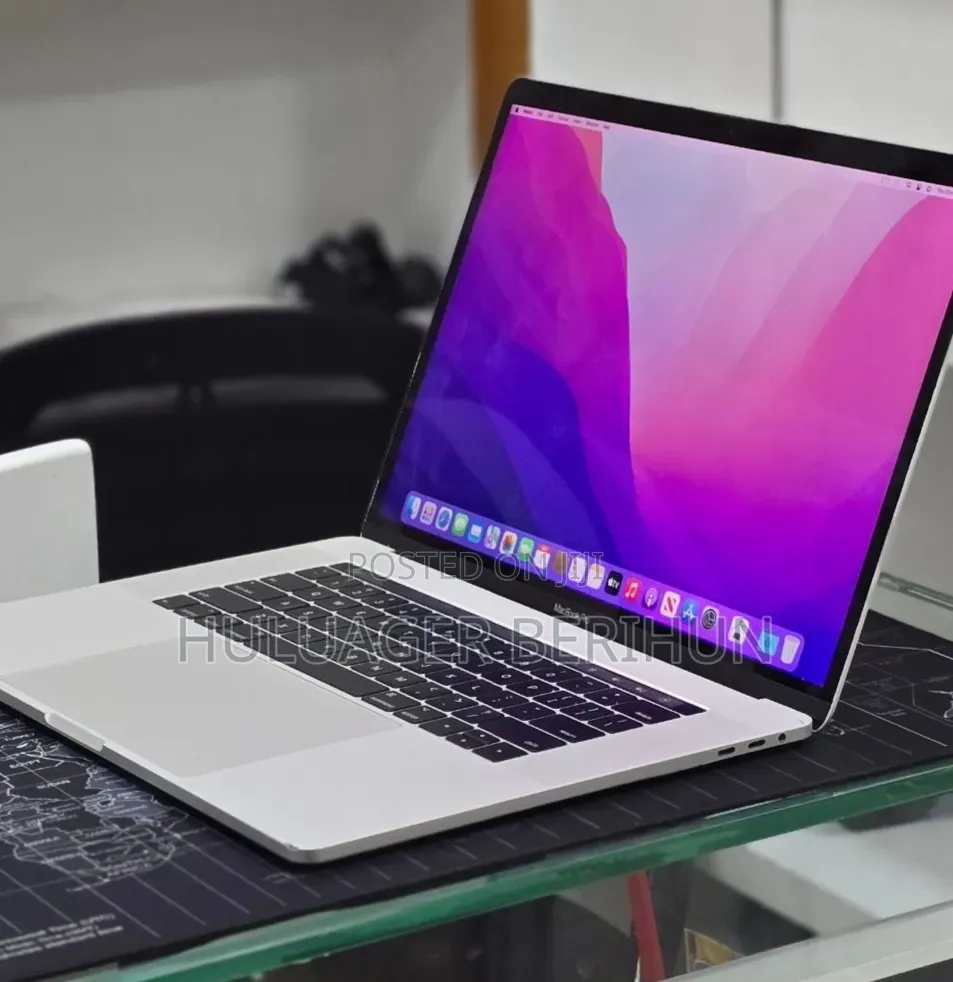 New Laptop Apple MacBook Pro 2017 16GB Intel Core i7 SSD 512GB
