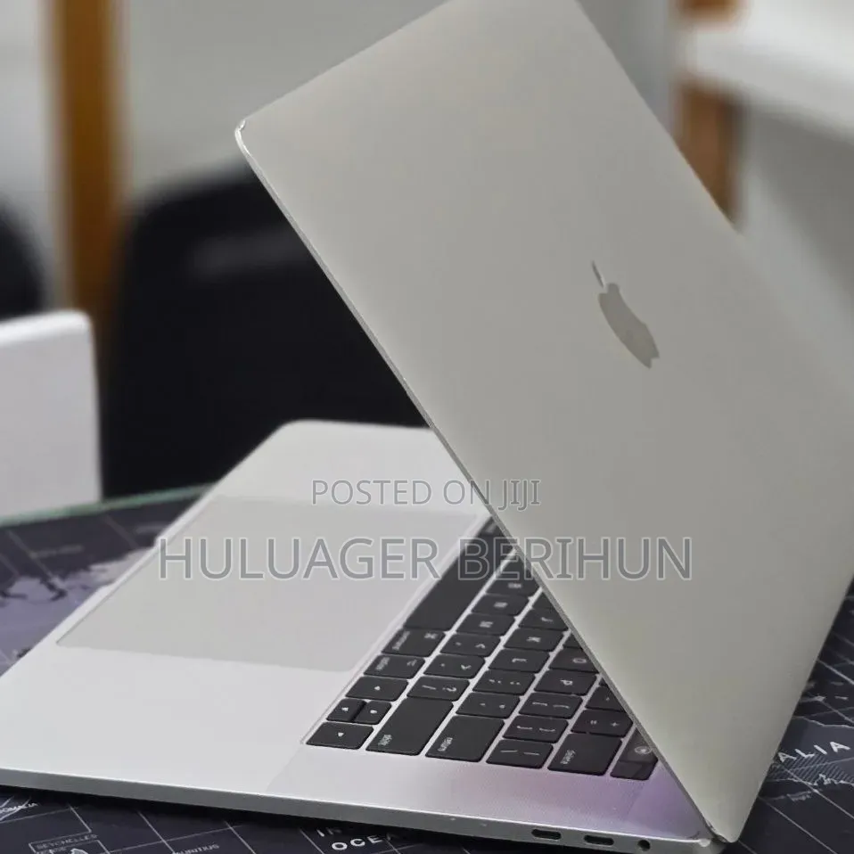 New Laptop Apple MacBook Pro 2017 16GB Intel Core i7 SSD 512GB
