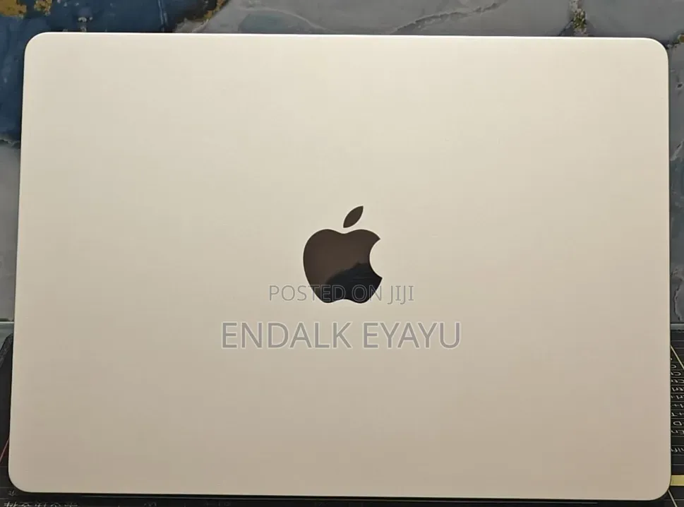 New Laptop Apple MacBook Air 2022 M2 8GB Apple M2 SSD 256GB