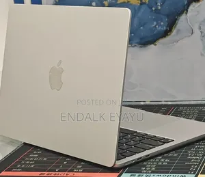 New Laptop Apple MacBook Air 2022 M2 8GB Apple M2 SSD 256GB