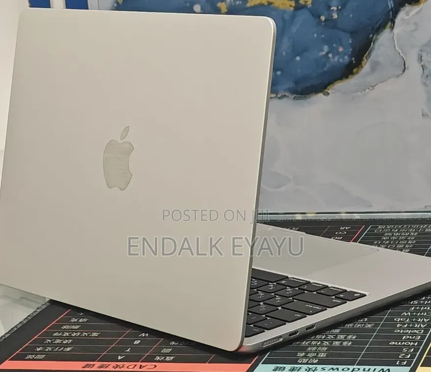 New Laptop Apple MacBook Air 2022 M2 8GB Apple M2 SSD 256GB