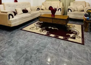 ለትንሽ ወራት ብቻ ያገለገለ ሶፋ