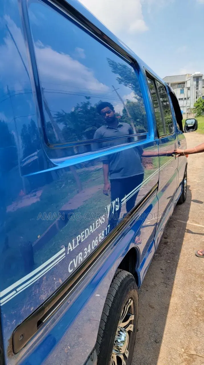 Toyota HiAce 2006 Blue
