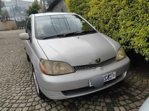 Toyota Platz 2001 Silver