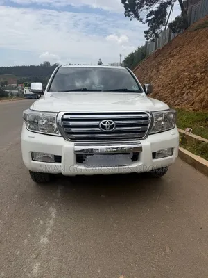 Toyota Land Cruiser 2011 White