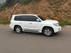 Toyota Land Cruiser 2011 White