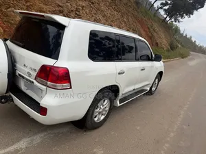 Toyota Land Cruiser 2011 White