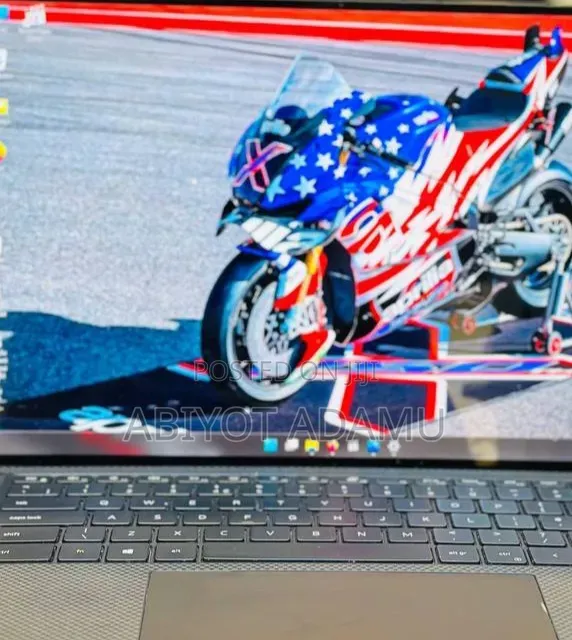 New Laptop Dell Precision 5560 16GB Intel SSD 512GB