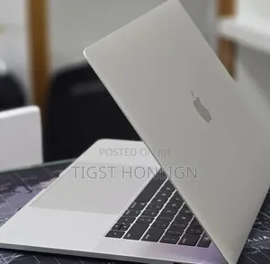 Laptop Apple MacBook Pro 2017 16GB Intel Core i7 SSD 512GB