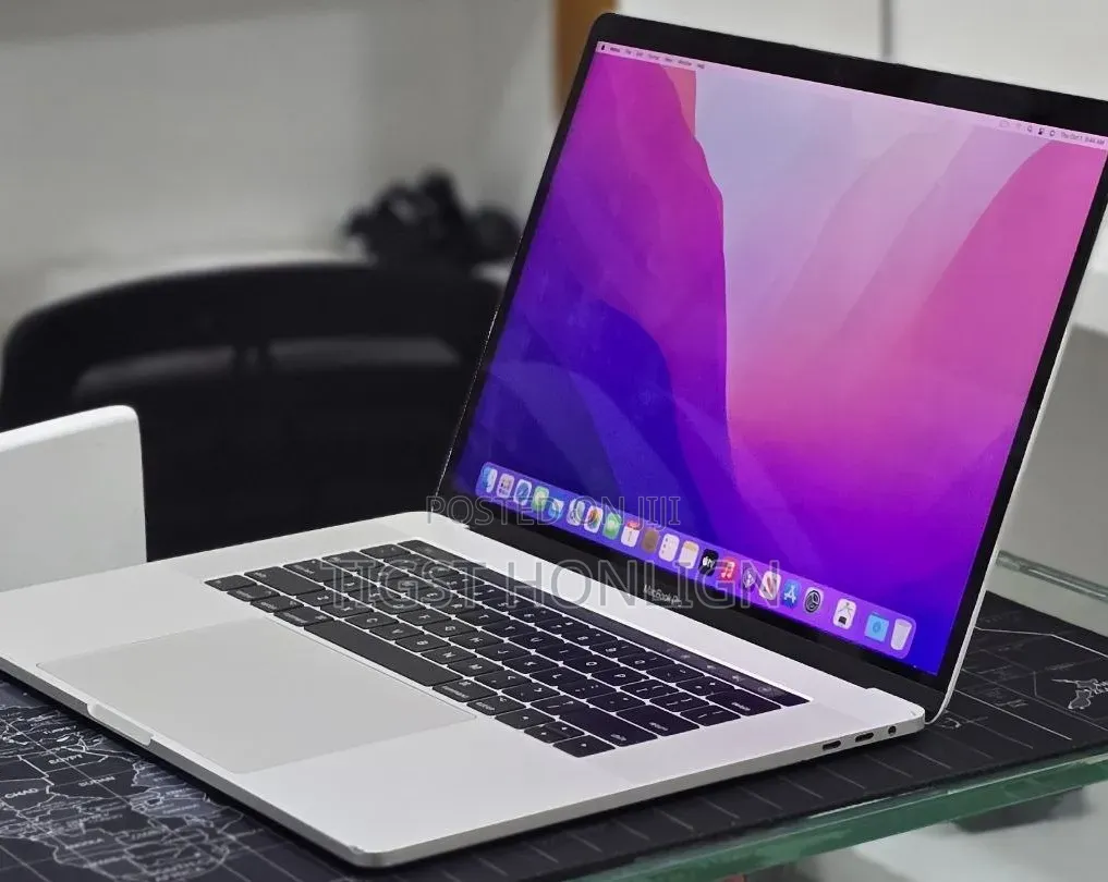 Laptop Apple MacBook Pro 2017 16GB Intel Core i7 SSD 512GB