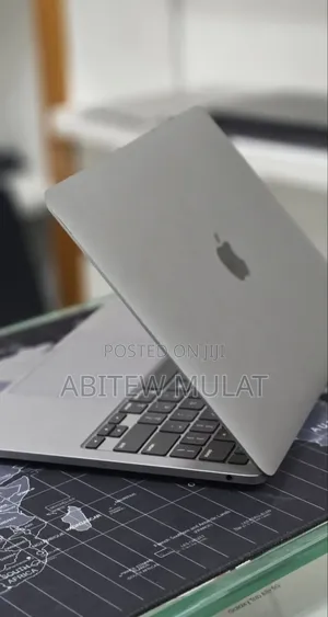 New Laptop Apple MacBook Pro 2020 M1 8GB Apple M1 SSD 512GB