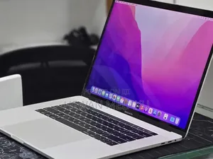 New Laptop Apple MacBook Pro 2017 16GB Intel Core i7 SSD 512GB