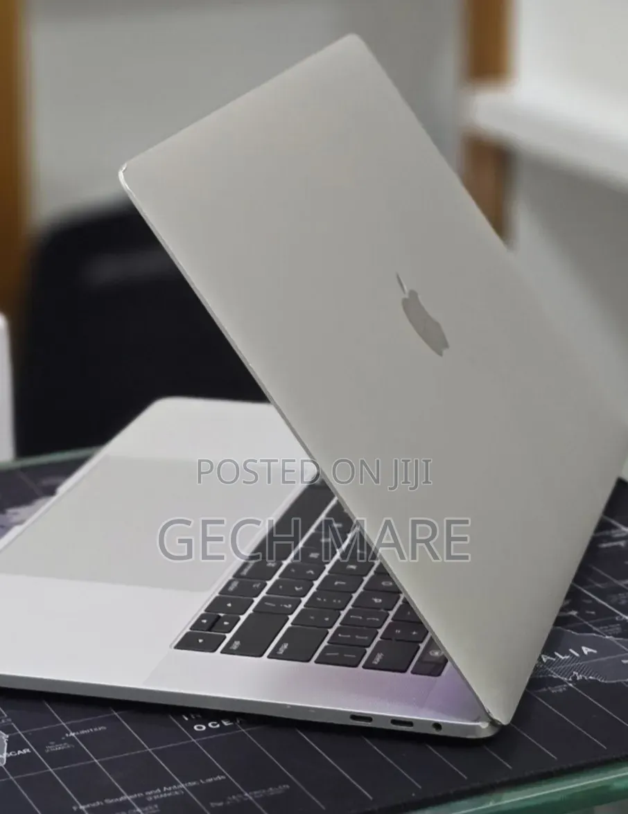 New Laptop Apple MacBook Pro 2017 16GB Intel Core i7 SSD 512GB