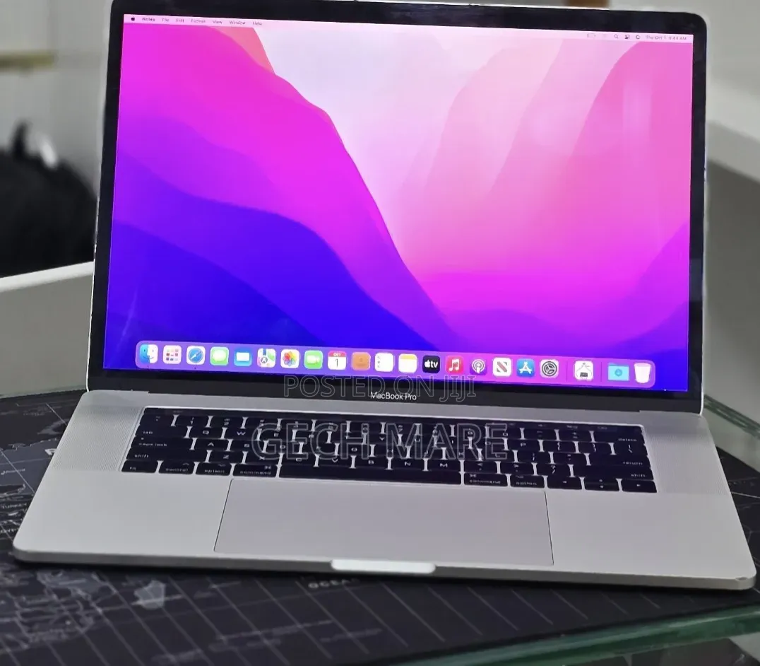 New Laptop Apple MacBook Pro 2017 16GB Intel Core i7 SSD 512GB