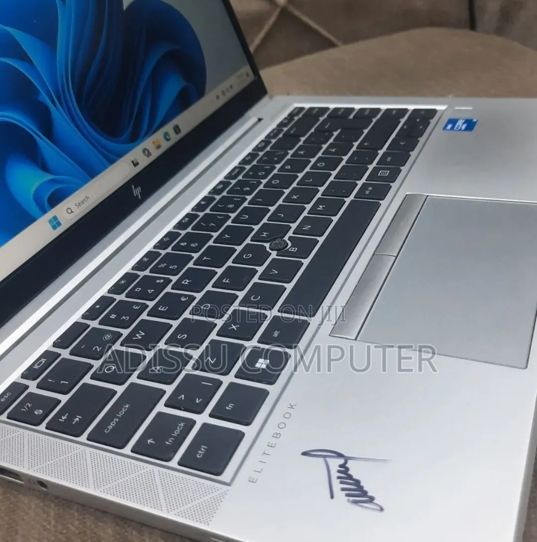 New Laptop HP EliteBook 840 G8 16GB Intel Core i5 SSD 512GB