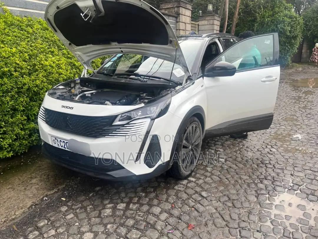 Peugeot 5008 2022 White