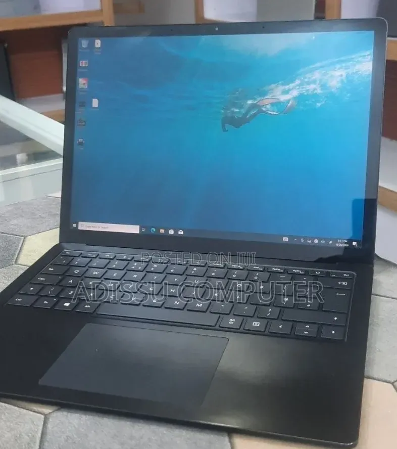 New Laptop Microsoft Surface 16GB Intel Core i7 SSD 512GB
