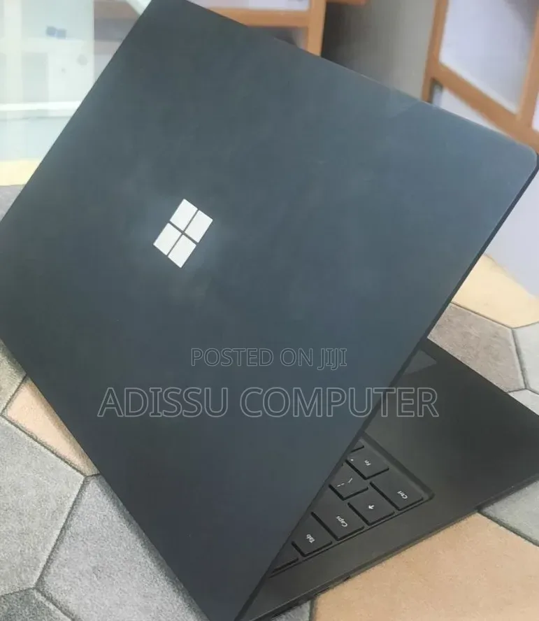 New Laptop Microsoft Surface 16GB Intel Core i7 SSD 512GB