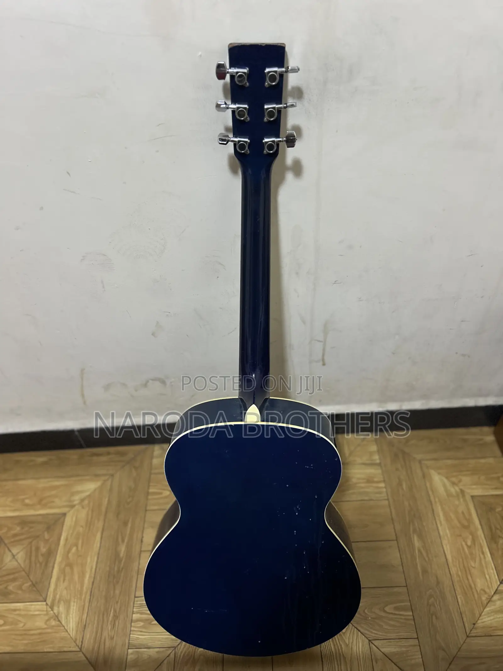Box Guitar