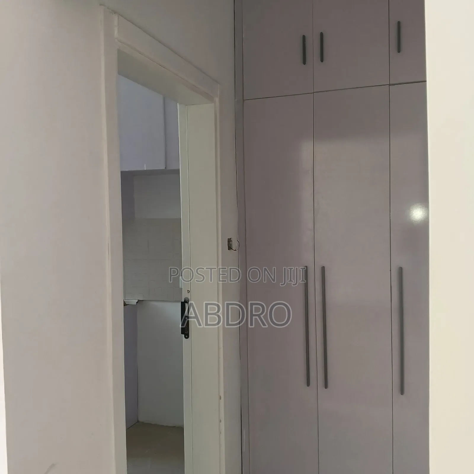 3bdrm Apartment in Metro, Bole for sale