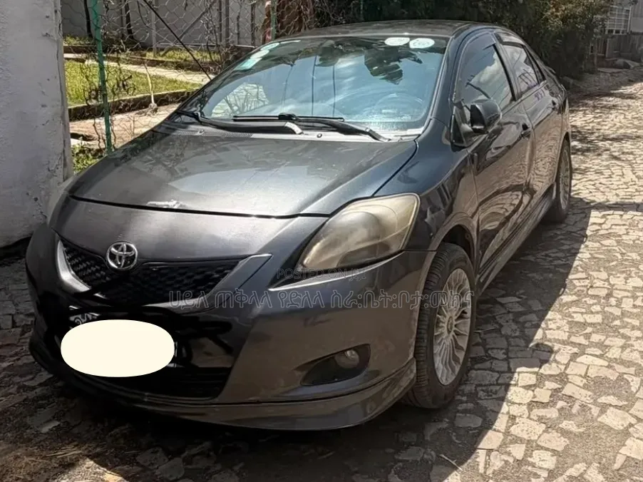 Toyota Yaris 2010 Gray