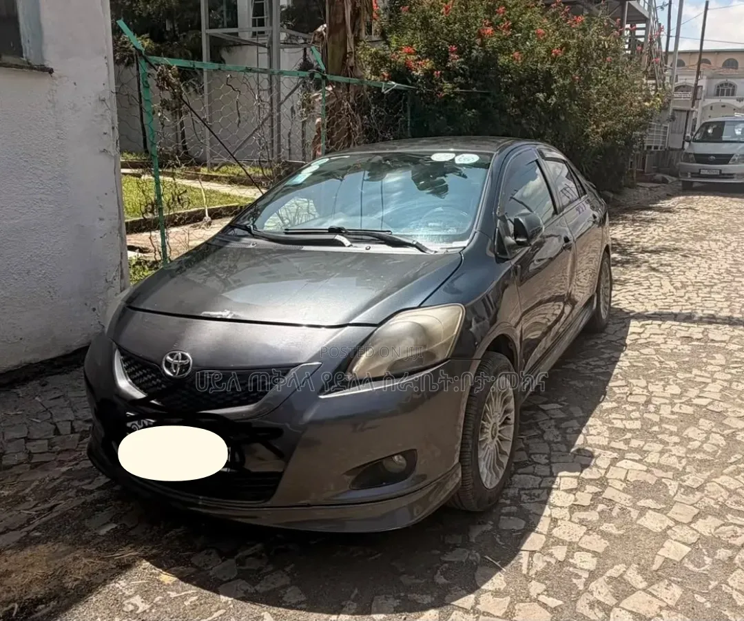 Toyota Yaris 2010 Gray