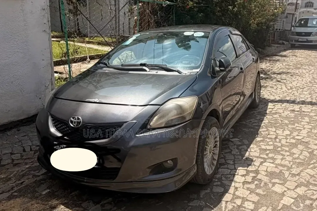 Toyota Yaris 2010 Gray