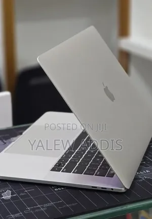 New Laptop Apple MacBook Pro 2017 16GB Intel Core i7 SSD 512GB