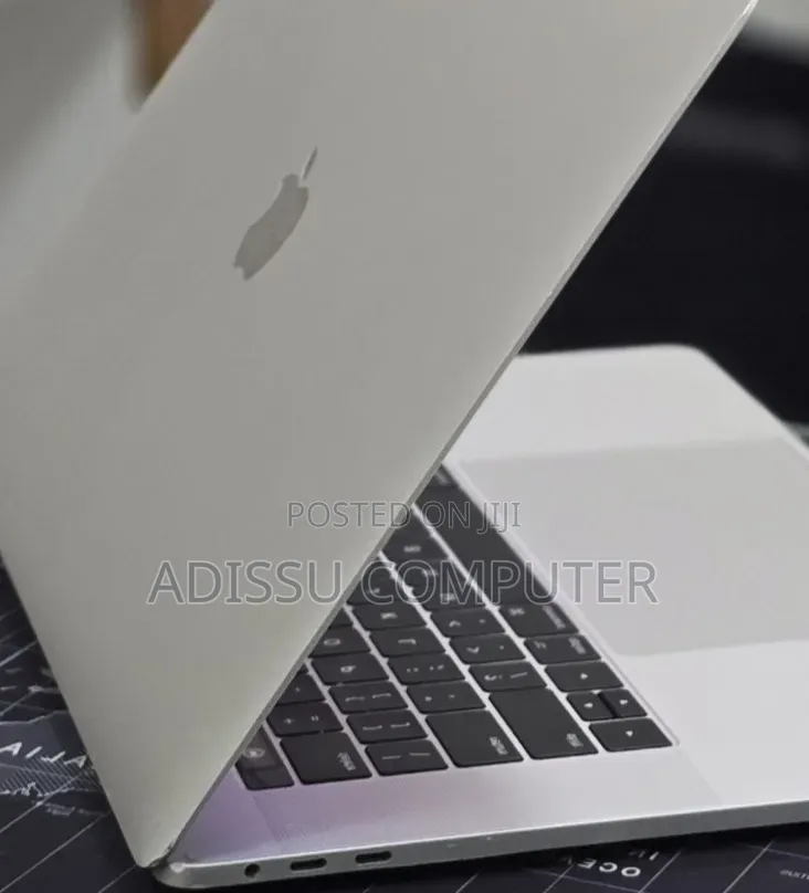 New Laptop Apple MacBook Pro 2017 16GB Intel Core i7 SSD 512GB