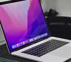 New Laptop Apple MacBook Pro 2017 16GB Intel Core i7 SSD 512GB