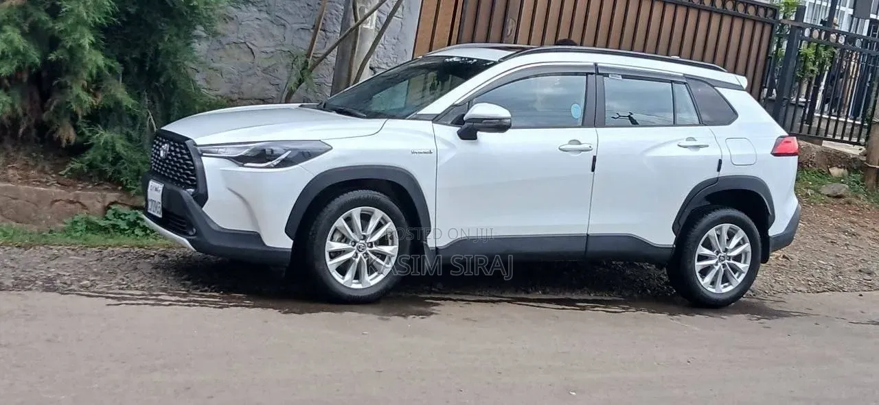 Toyota Corolla Cross LE AWD 2023 White