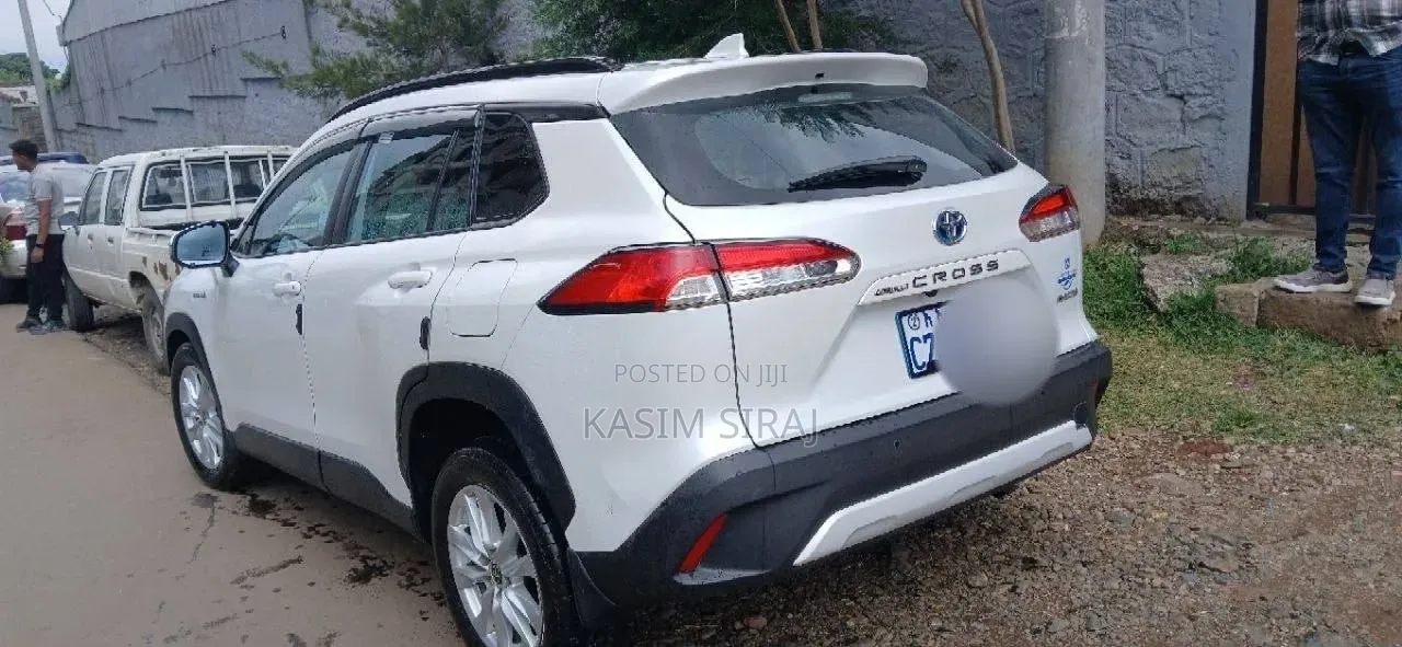 Toyota Corolla Cross LE AWD 2023 White