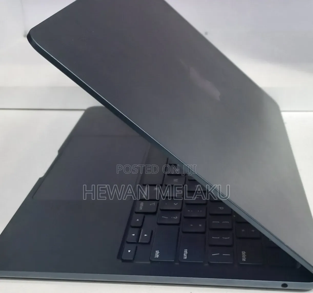 New Laptop Apple MacBook Air 2022 M2 8GB Apple M2 SSD 256GB