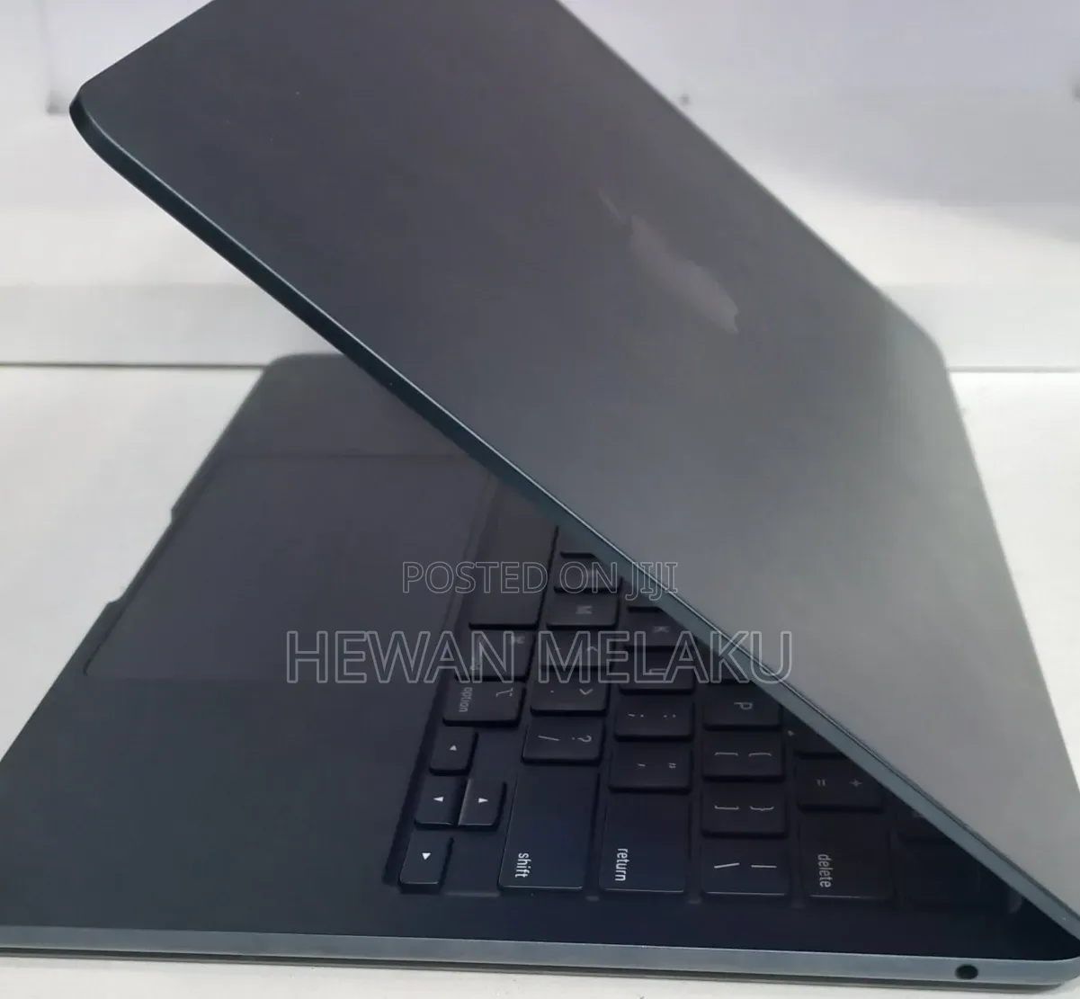 New Laptop Apple MacBook Air 2022 M2 8GB Apple M2 SSD 256GB