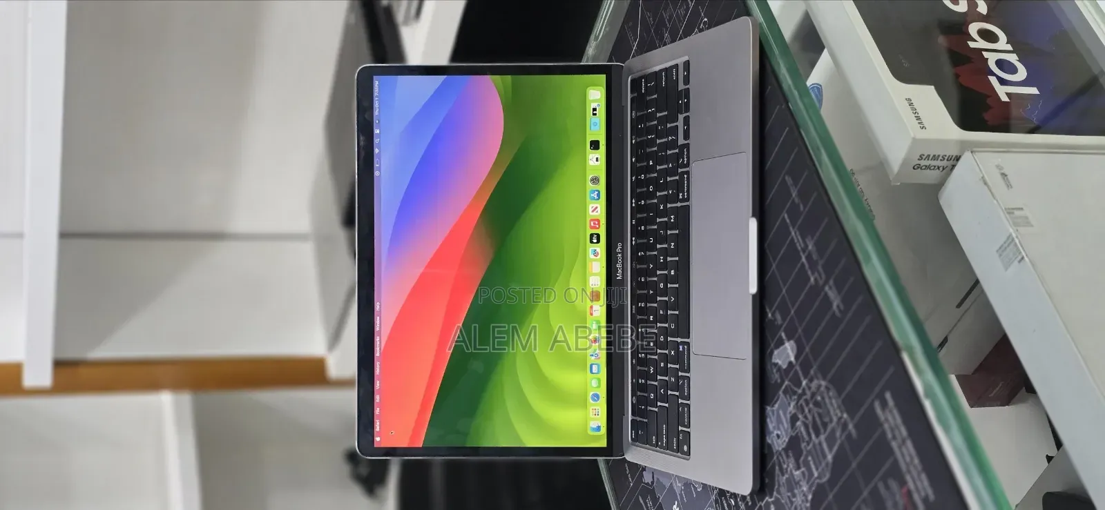 New Laptop Apple MacBook Pro 2020 M1 8GB Apple M1 SSD 512GB
