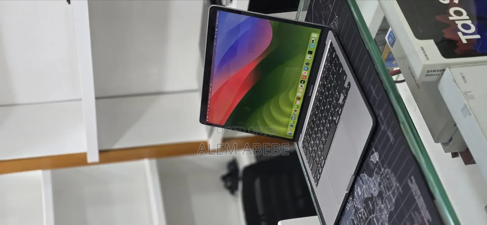 New Laptop Apple MacBook Pro 2020 M1 8GB Apple M1 SSD 512GB