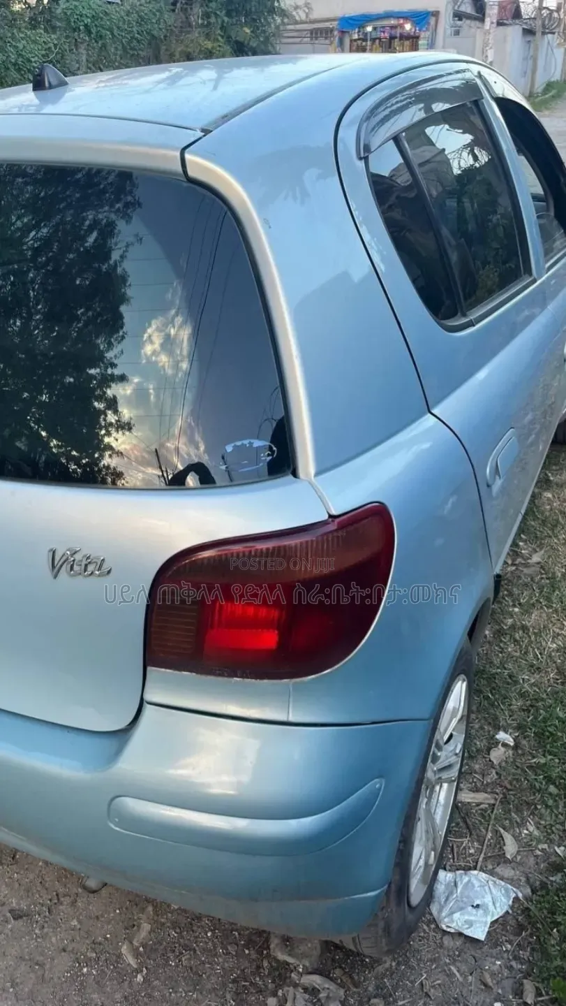 Toyota Vitz 2004 Blue