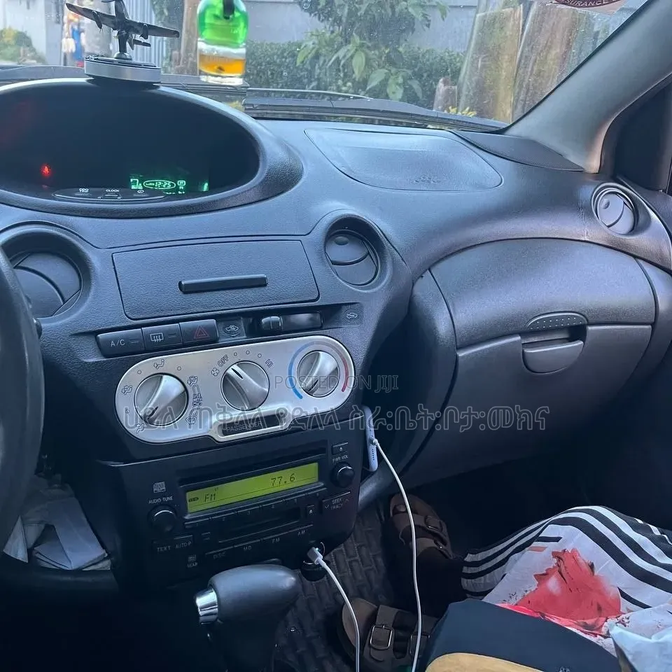 Toyota Vitz 2004 Blue