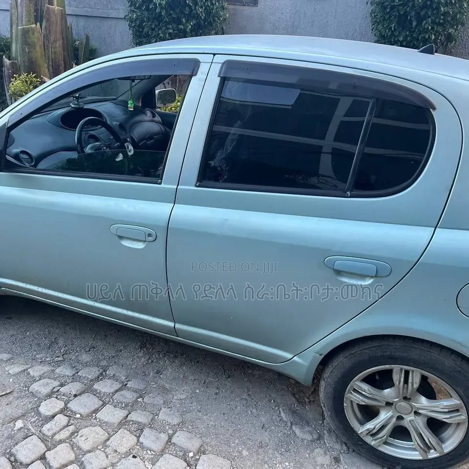 Toyota Vitz 2004 Blue