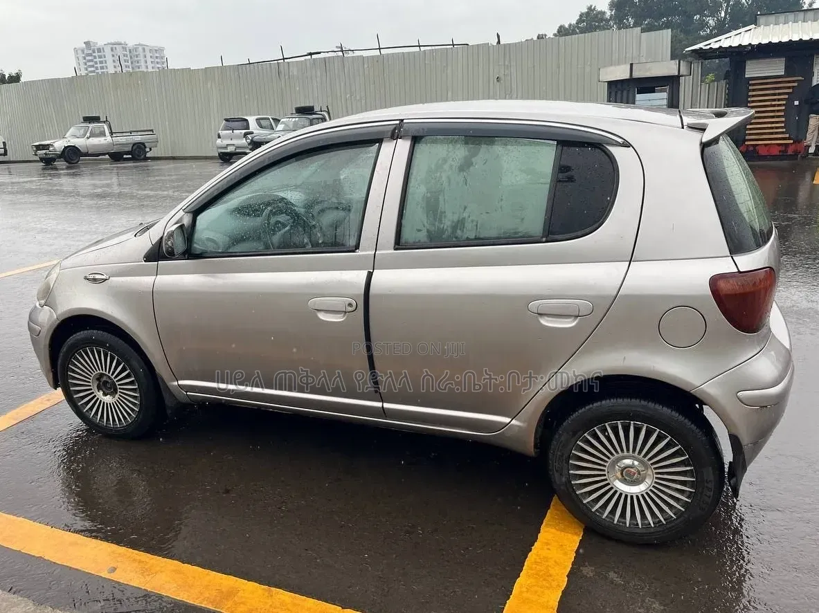 Toyota Vitz 2004 Teal
